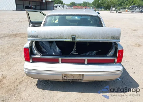 1995 Lincoln Town Car Executive из США, поврежденный, VIN 1LNLM81W2SY751071